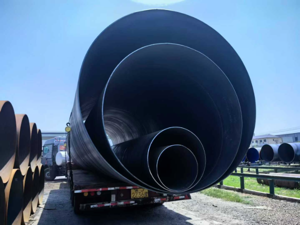 SSAW steel pipe end view showing spiral weld and wall thickness