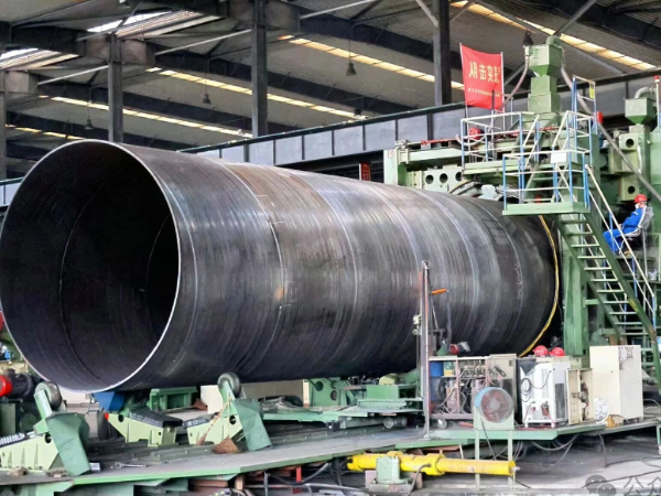 SSAW steel pipe bundle in factory yard for water transmission projects