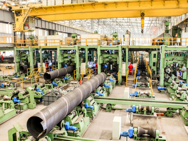 SSAW steel pipe loading and shipping preparation at factory